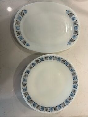 Rare! Vintage Pyrex Blue & Black Snowflake Garland Dinnerware Set – 5 Pieces